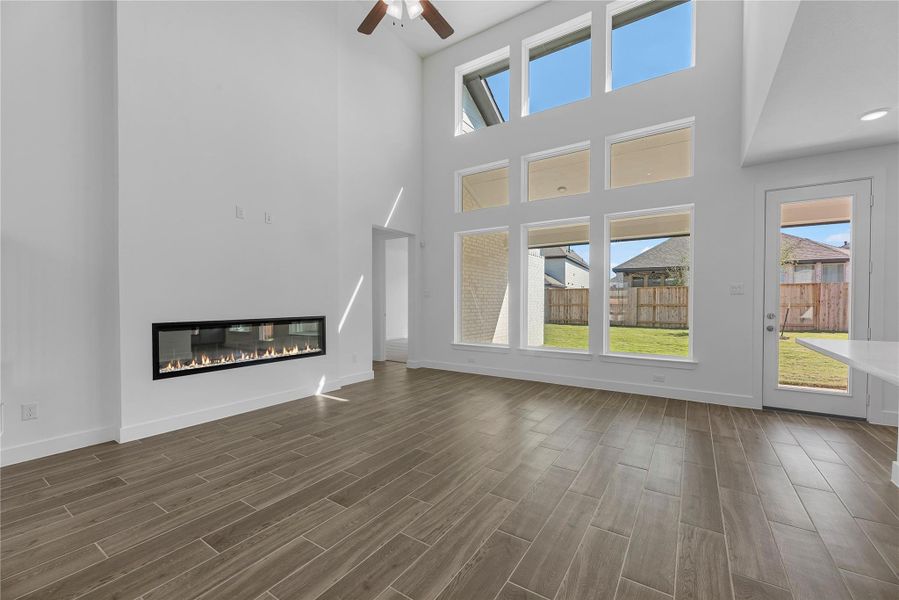 Representative image. Features, specifications, selections and colors may vary. Representative image. Features, specifications, selections and colors may vary.