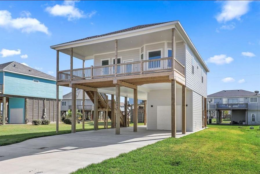 Exterior details and patio area of a home in , Galveston (Image 23).