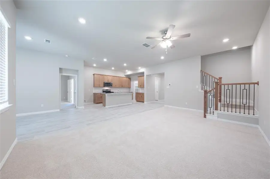 Spacious, unfurnished interior of a new home in Lake Pointe: Lake Pointe at Paloma Creek, Little Elm (Image 26).