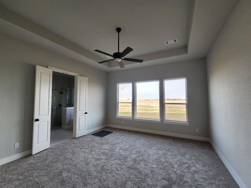 Spacious, unfurnished interior of a new home in Rocky Top, Krum (Image 13).