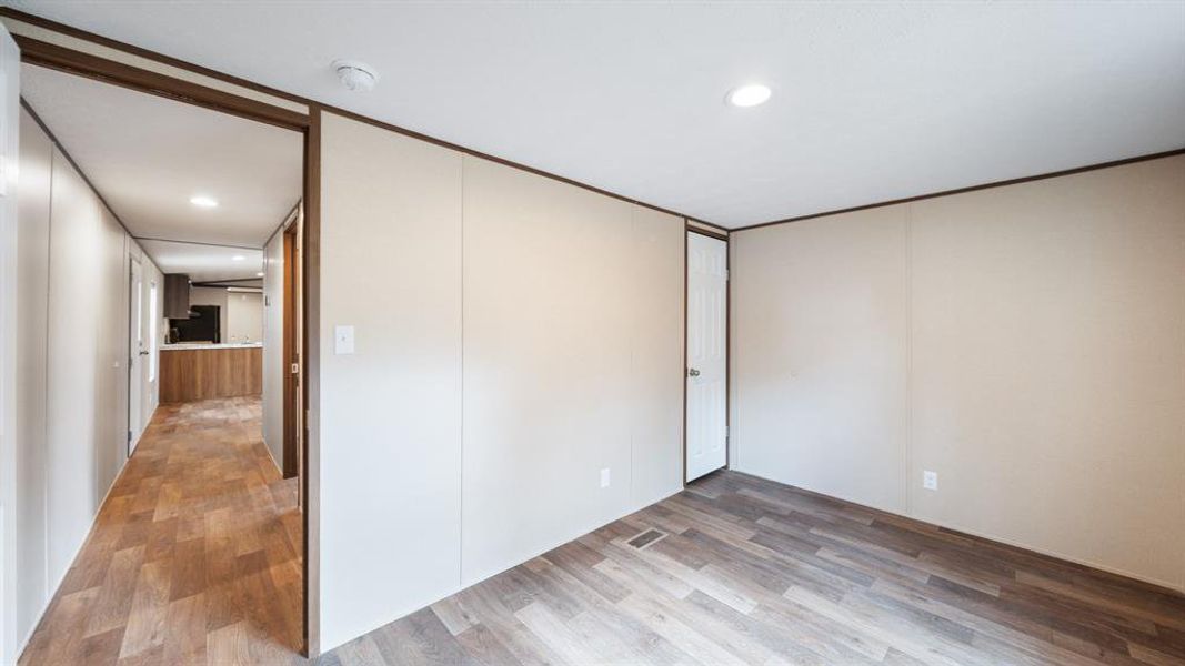 Spacious, unfurnished interior of a new home in , Tool (Image 13).