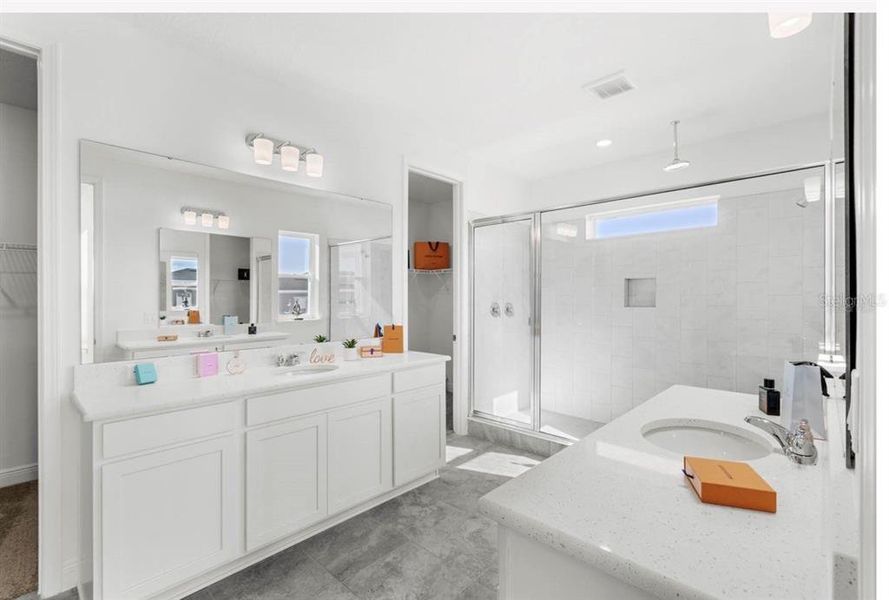 Furnished interior view inside a new home in , Orlando (Image 16).