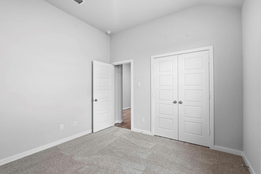 Spacious, unfurnished interior of a new home in Sienna 45', 50', Missouri City (Image 31).