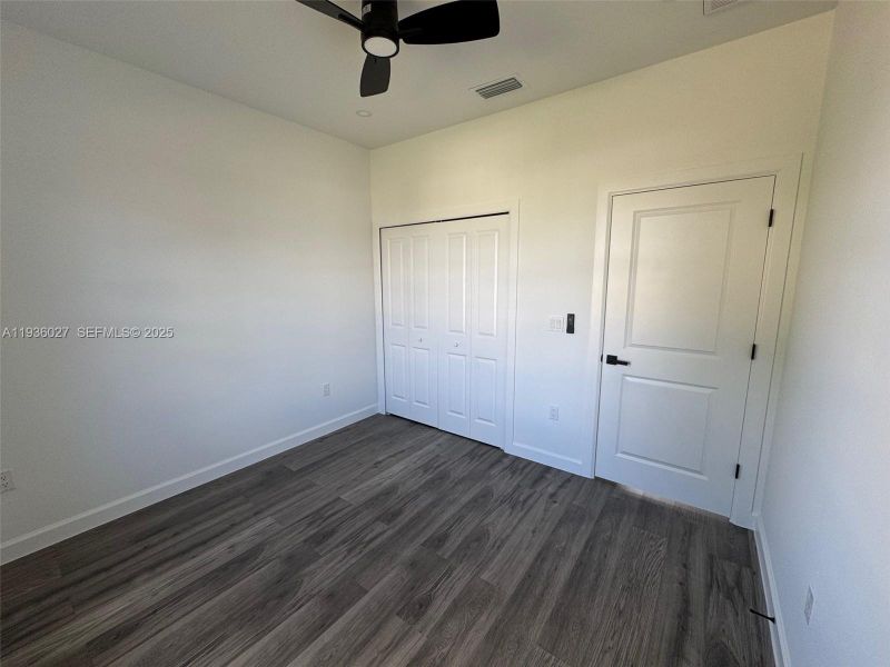 Spacious, unfurnished interior of a new home in , Cape Coral (Image 28).