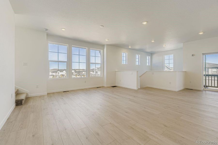 Spacious, unfurnished interior of a new home in Sterling Ranch: The Skyline Collection, Littleton (Image 9).