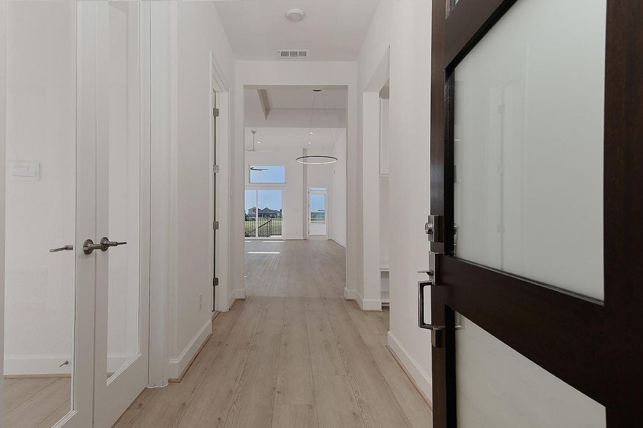 Spacious, unfurnished interior of a new home in Lake Breeze, Willis (Image 36).