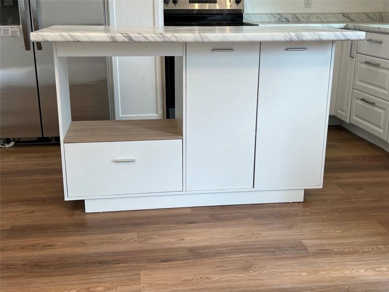 Lot's of cabinet space in the Island Lot's of cabinet space in the Island