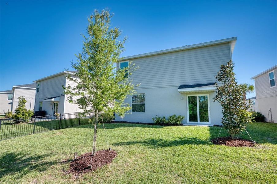 Exterior details and patio area of a home in , Bradenton (Image 4).