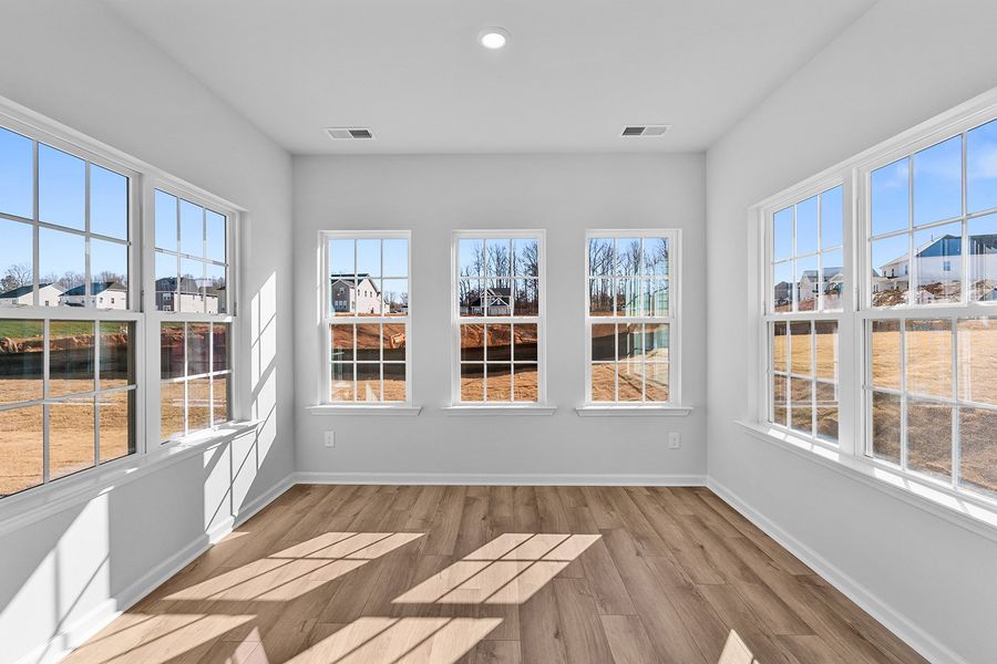 Spacious, unfurnished interior of a new home in Fieldstone, Lexington (Image 25).