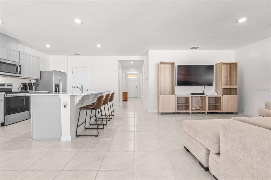Furnished interior view inside a new home in , Bartow (Image 17).