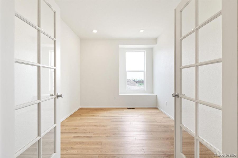 Spacious, unfurnished interior of a new home in Turnberry, Commerce City (Image 23).