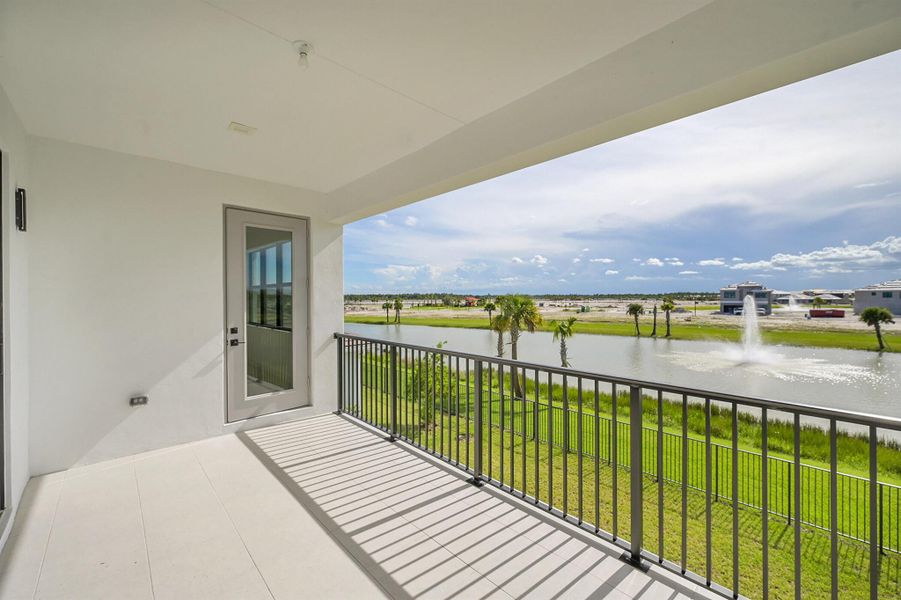 Spacious, unfurnished interior of a new home in Apex at Avenir, Palm Beach Gardens (Image 40).