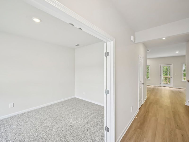 Spacious, unfurnished interior of a new home in Martin Springs - Estate Series, Lawrenceville (Image 11).
