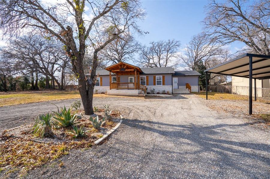 Exterior details and patio area of a home in , Comanche (Image 16).