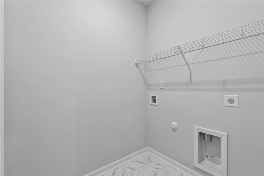 Spacious, unfurnished interior of a new home in Fieldstone, Lexington (Image 31).
