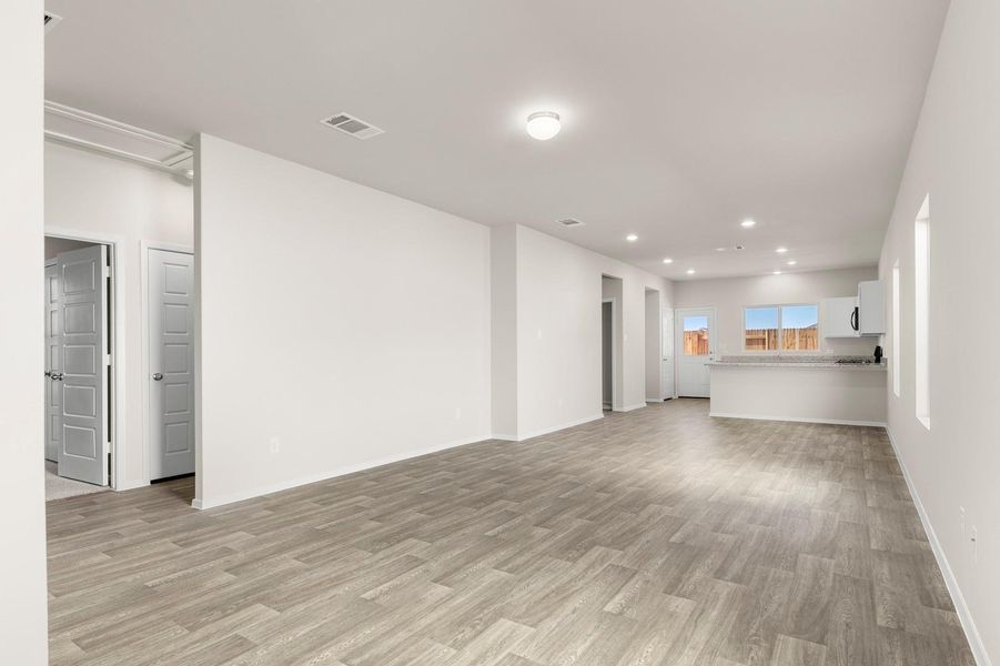 Spacious, unfurnished interior of a new home in Hymeadow, Maxwell (Image 24).