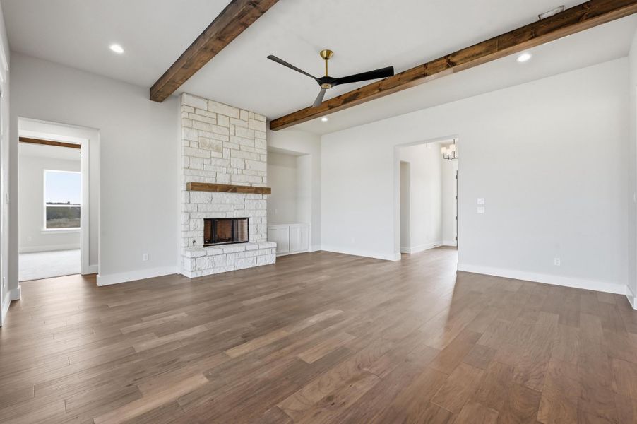 Spacious, unfurnished interior of a new home in Aledo Heights - Aledo ISD, Annetta (Image 32).