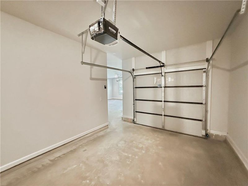 Spacious, unfurnished interior of a new home in , Haddock (Image 26).