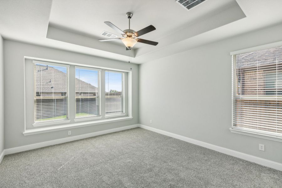 Spacious, unfurnished interior of a new home in Oaks of North Grove, Waxahachie (Image 23). Spacious, unfurnished interior of a new home in Oaks of North Grove, Waxahachie (Image 23).
