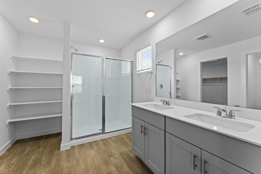 Furnished interior view inside a new home in Sonoma Oaks, Fredericksburg (Image 13).
