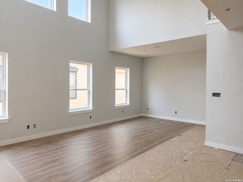 Spacious, unfurnished interior of a new home in Katzer Ranch, Converse (Image 16).