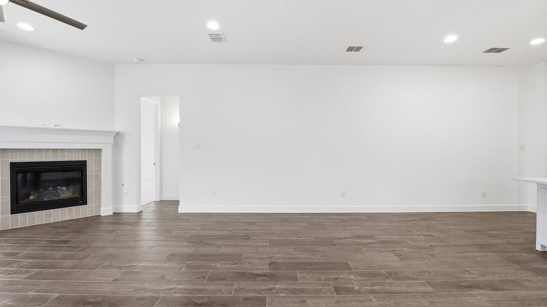 Spacious, unfurnished interior of a new home in Cambridge Crossing, Celina (Image 20).