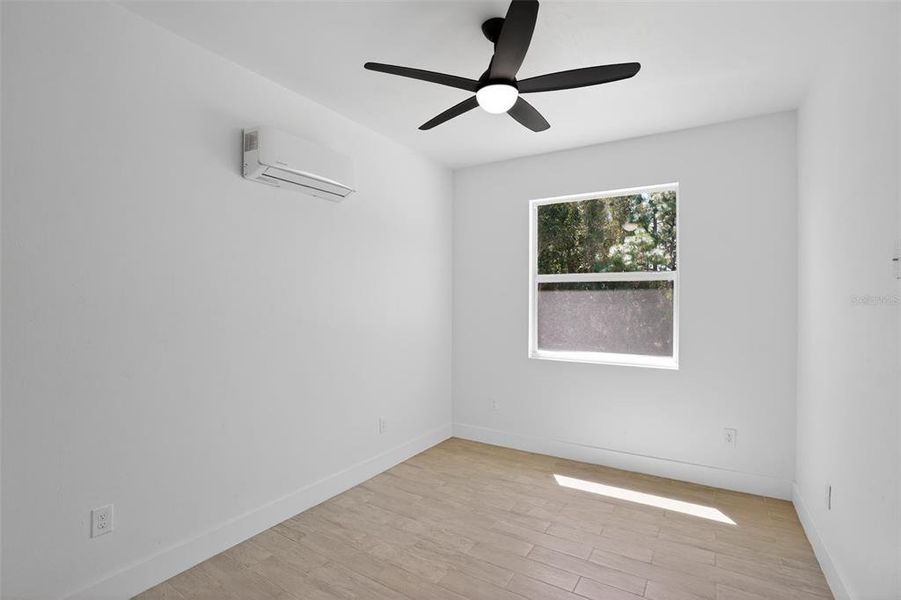 Spacious, unfurnished interior of a new home in , Lehigh Acres (Image 13).