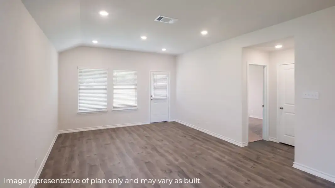 Spacious, unfurnished interior of a new home in Heritage Crossing, Corpus Christi (Image 17).