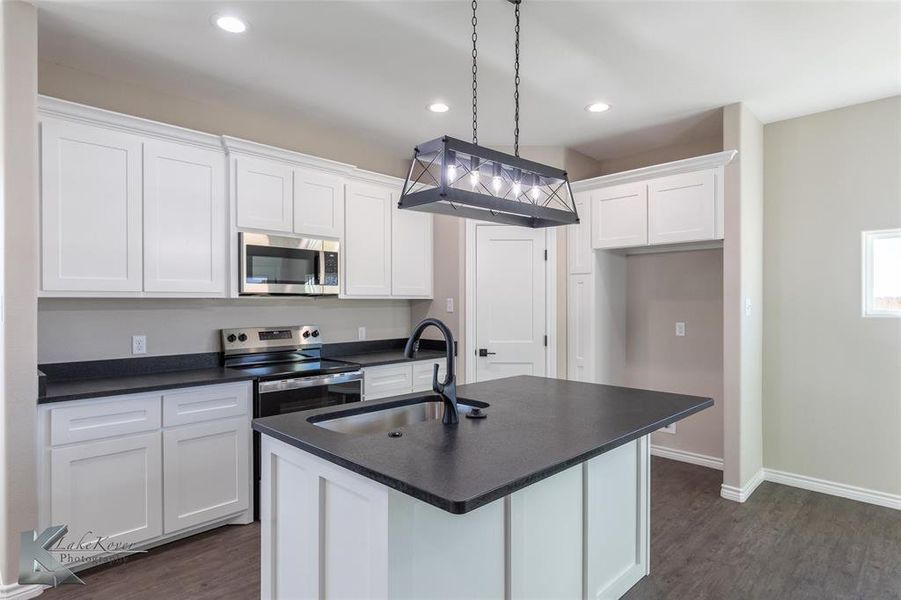 Furnished interior view inside a new home in , Abilene (Image 7).