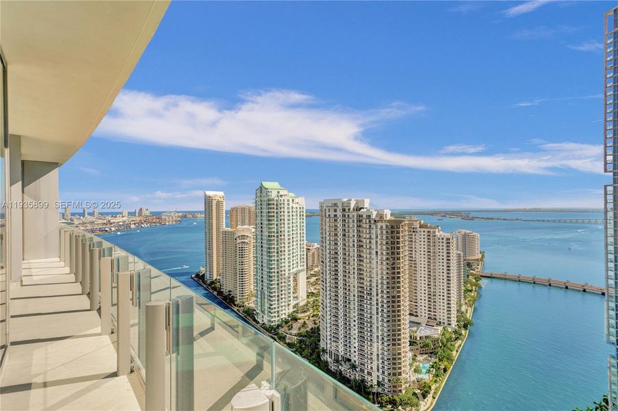 Condo located in Miami, FL showcasing its design and architecture (Image 5).