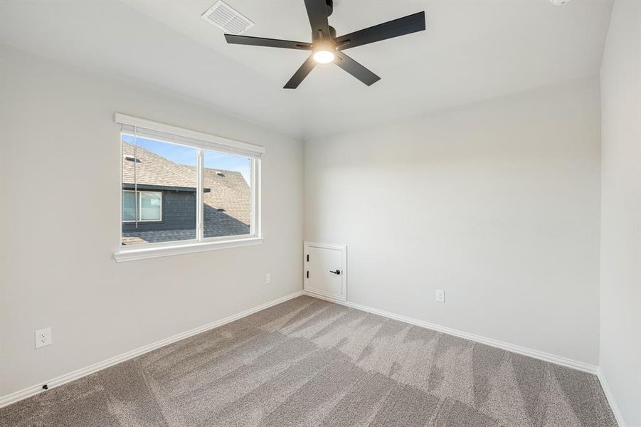 Spacious, unfurnished interior of a new home in Sunrise at Garden Valley 60-79, Waxahachie (Image 26). Spacious, unfurnished interior of a new home in Sunrise at Garden Valley 60-79, Waxahachie (Image 26).