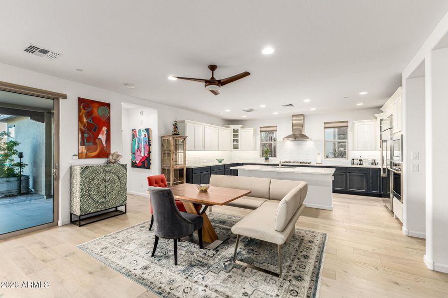 Dining & kitchen Dining & kitchen