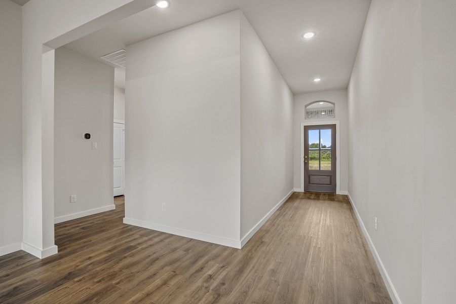 Representative unfurnished interior of a home built from the Waterford III by Cheldan Homes in Stoneview, Glen Rose (Image 20).