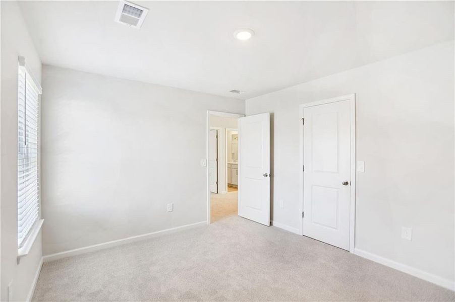 Spacious, unfurnished interior of a new home in Westmont Preserve, Powder Springs (Image 34).