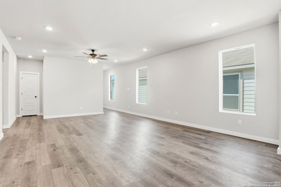 Spacious, unfurnished interior of a new home in Fairway Crossing 40s, San Antonio (Image 34). Spacious, unfurnished interior of a new home in Fairway Crossing 40s, San Antonio (Image 34).