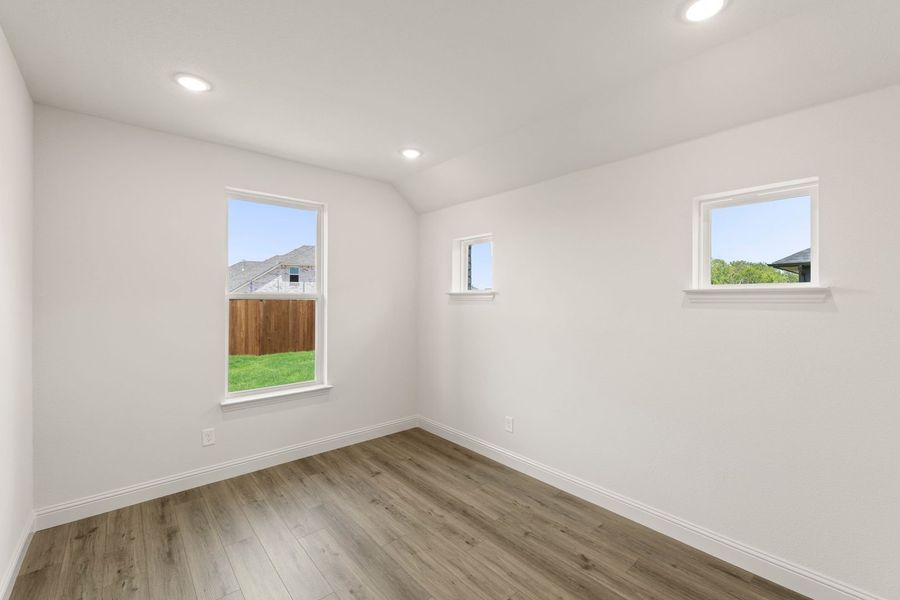 Spacious, unfurnished interior of a new home in Creekside, Royse City (Image 26).