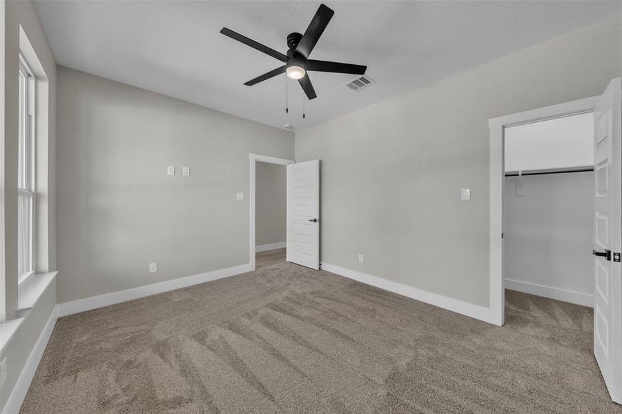 Spacious, unfurnished interior of a new home in , Grand Prairie (Image 23).