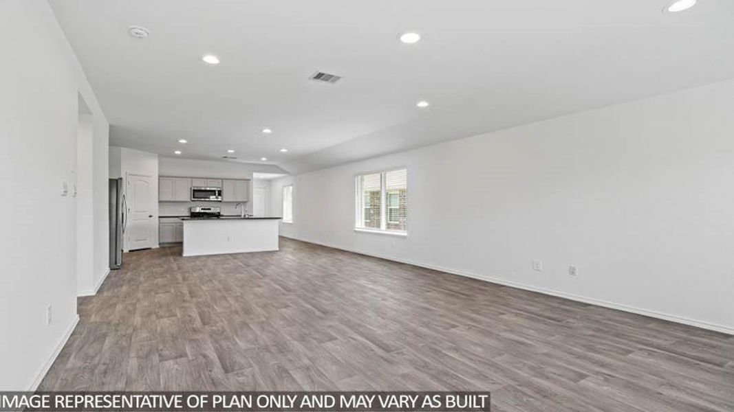 Spacious, unfurnished interior of a new home in Venetian Pines, Conroe (Image 10).