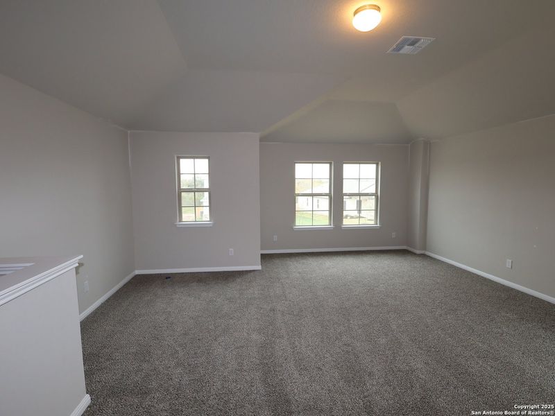 Spacious, unfurnished interior of a new home in Cinco Lakes, San Antonio (Image 16). Spacious, unfurnished interior of a new home in Cinco Lakes, San Antonio (Image 16).