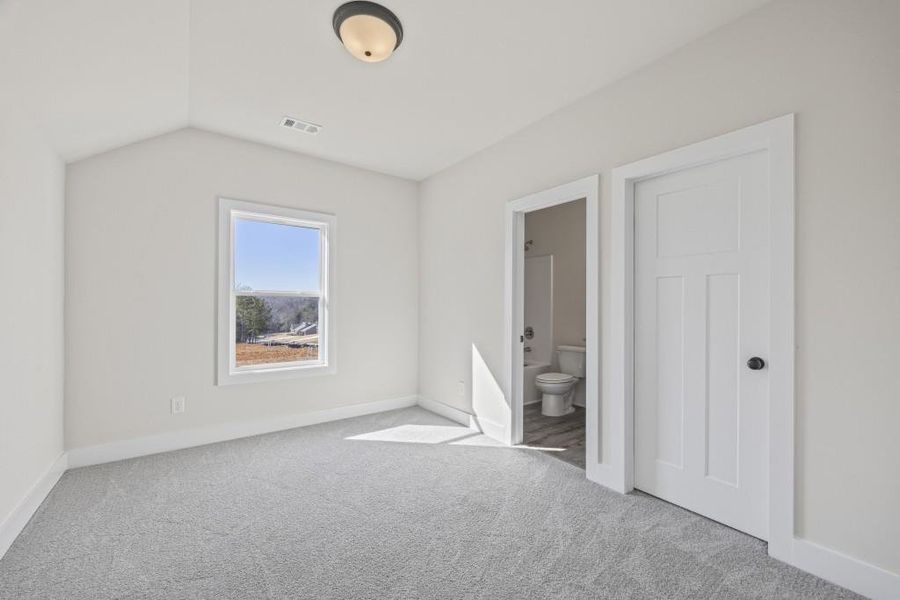 Spacious, unfurnished interior of a new home in , Hartwell (Image 43).