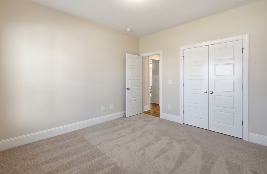 Spacious, unfurnished interior of a new home in Sidbury Landing, Wilmington (Image 29).