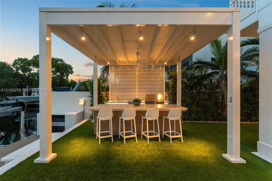 Exterior details and patio area of a home in , Tavernier (Image 32).