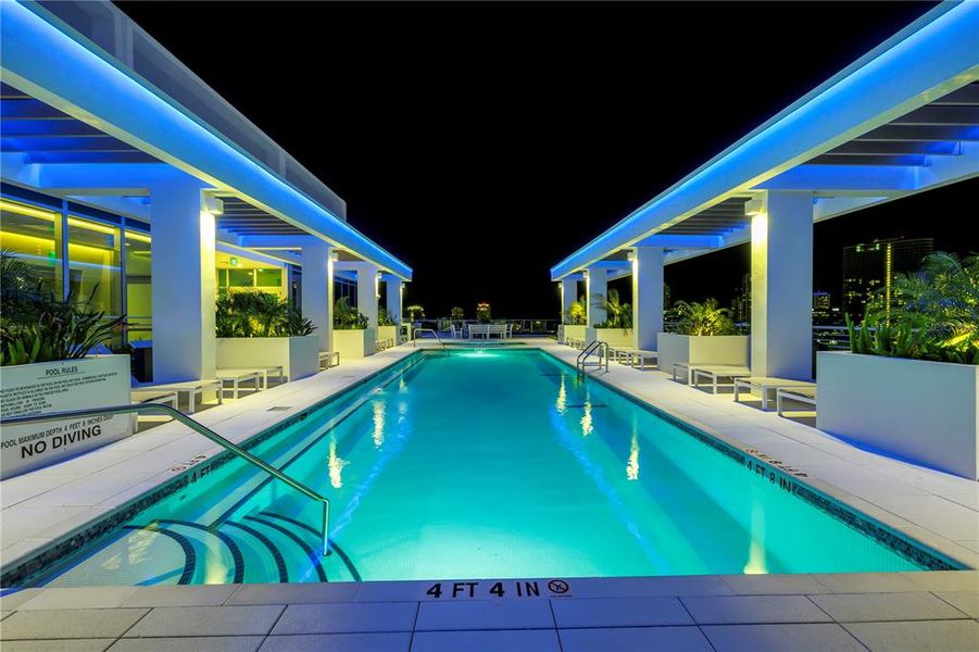 Exterior details and patio area of a home in , St. Petersburg (Image 25).