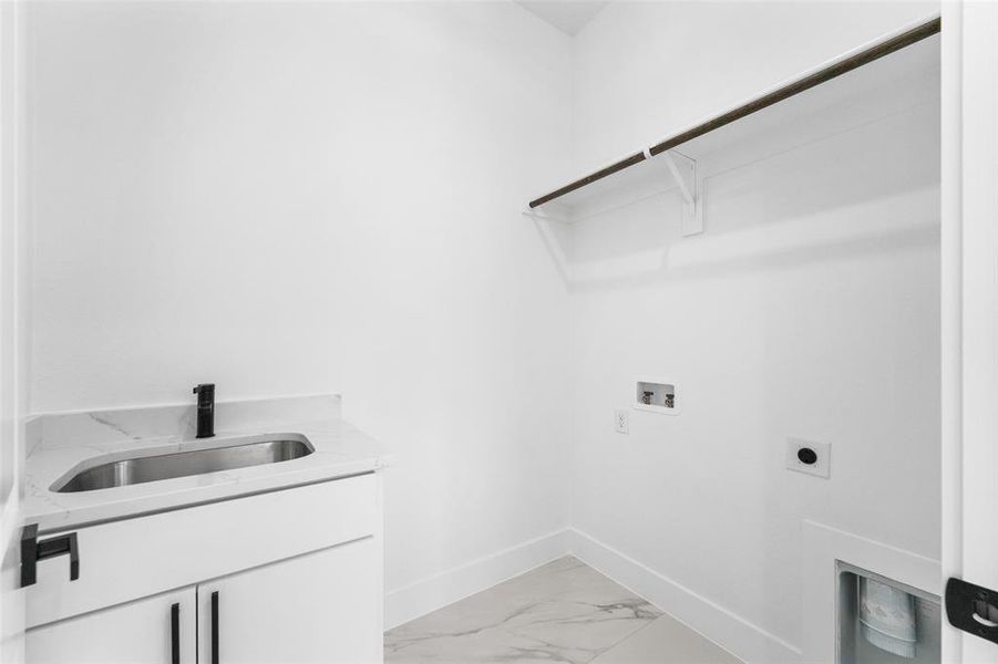 Spacious, unfurnished interior of a new home in , Dallas (Image 25).