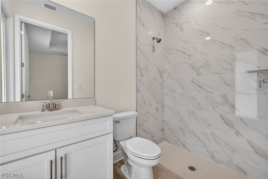 Furnished interior view inside a new home in Cape Coral, Cape Coral (Image 17).