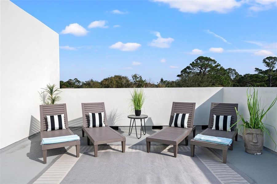 Exterior details and patio area of a home in , Pinellas Park (Image 20).