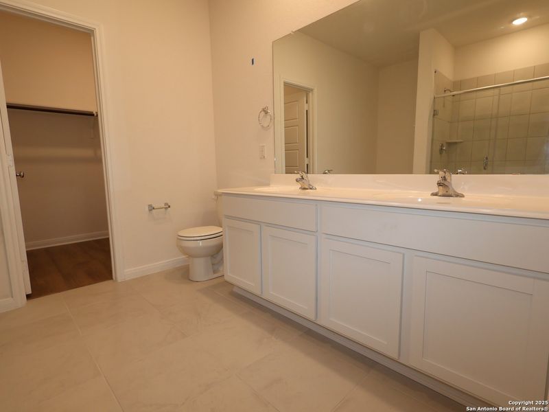 Furnished interior view inside a new home in Greenspoint Heights, Seguin (Image 10).