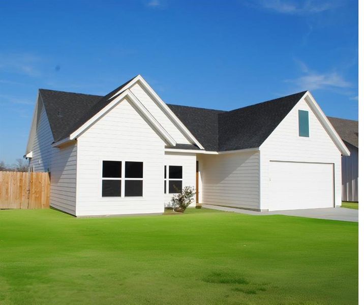 Exterior details and patio area of a home in , Tolar (Image 3).