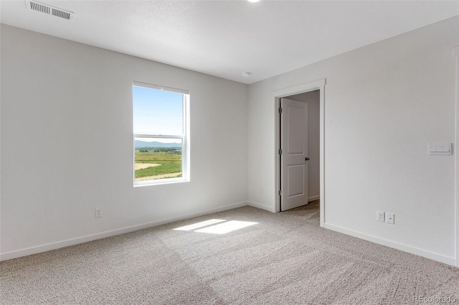 Spacious, unfurnished interior of a new home in Vista Meadows, Fort Lupton (Image 19).
