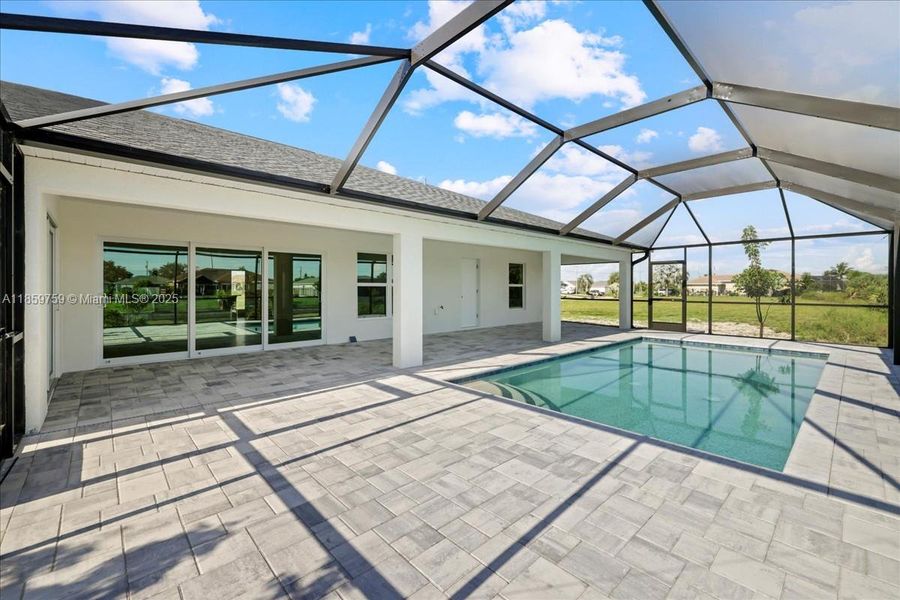 Image 29 of a home in Cape Coral.